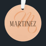 Peach Fuzz Eleganter Personalisierter Name Ornament<br><div class="desc">Trendy Color Peach Fuzz und elegante Personalisierte Name und Monogramm.</div>