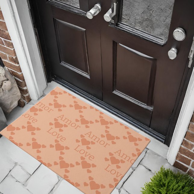 Peach Fuzz Liebe hört zweisprachigen Text "Amor""L Fußmatte (cute peach hearts, bilingual text Doormat with "amor-love" customiszable
Multilingual project.)