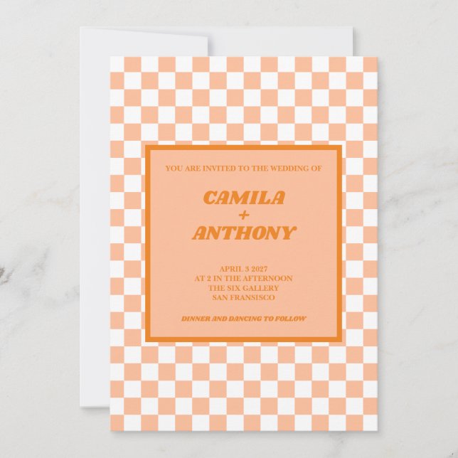 Peach Fuzz Orange Checkered Gingham Pattern Einladung (Vorderseite)