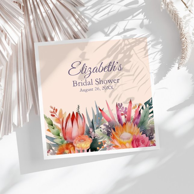 Peach Fuzz Tropical Blume Brautparty Serviette (Peach Fuzz Tropical Flowers Bridal Shower Napkins on a sunny white table with dry palm leaf.)