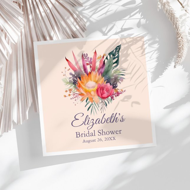 Peach Fuzz Tropical Blume Brautparty Serviette (Peach Fuzz Tropical Flowers Bridal Shower Napkins on a sunny white table with dry palm leaf.)