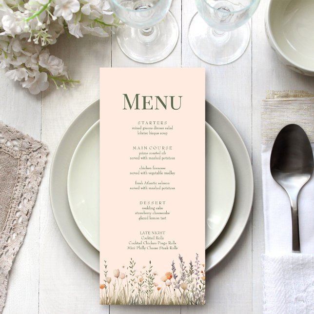 Peach Fuzz Wildblume Meadow Wedding Menu Menükarte (Peach Fuzz Wildflower Meadow Wedding Menu on an elegant white wedding table.)