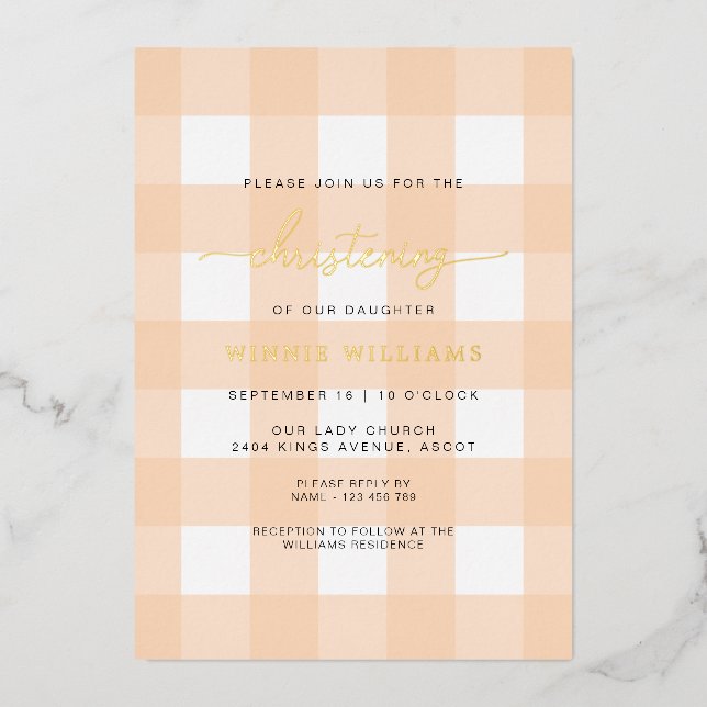 Peach Gingham Christening Foil Einladung (Vorderseite)