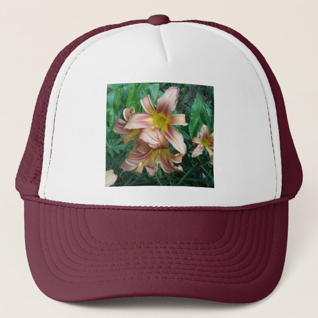 Peach Lily Hat Truckerkappe (Vorderseite)