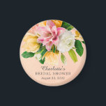 Peach Meadow Floral Brautparty Magnet<br><div class="desc">Schönes Blumendesign mit einem wunderschönen Bouquet aus Pfirsich,  Rosa,  Gelb und Weiß-Blume Set auf einem hellpfirsichfarbenen Hintergrund. Dreh unser Design vorbei,  um einen koordinierenden Blumenbacken für eine besondere Touch zu sehen.</div>