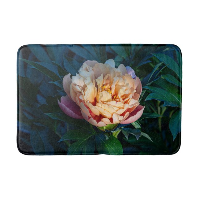 Peach Peony, Blumenfotografie Badematte (Vorderseite)