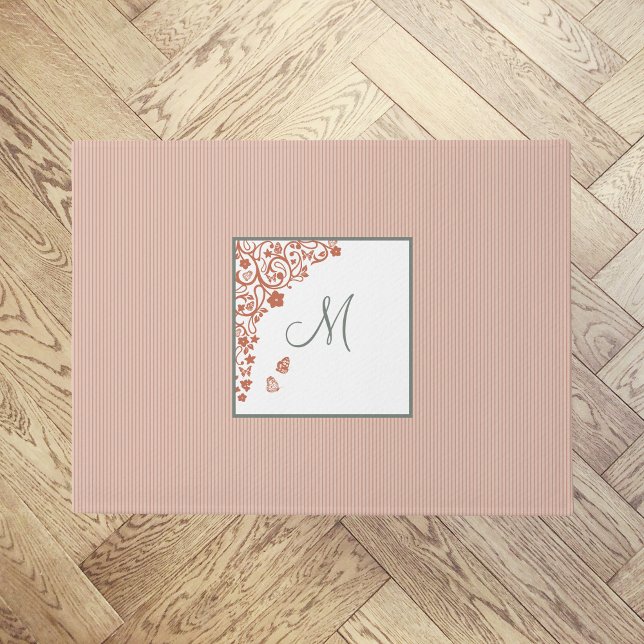 Peach Strip Terracotta Butterfly Script Monogram Fußmatte (Von Creator hochgeladen)