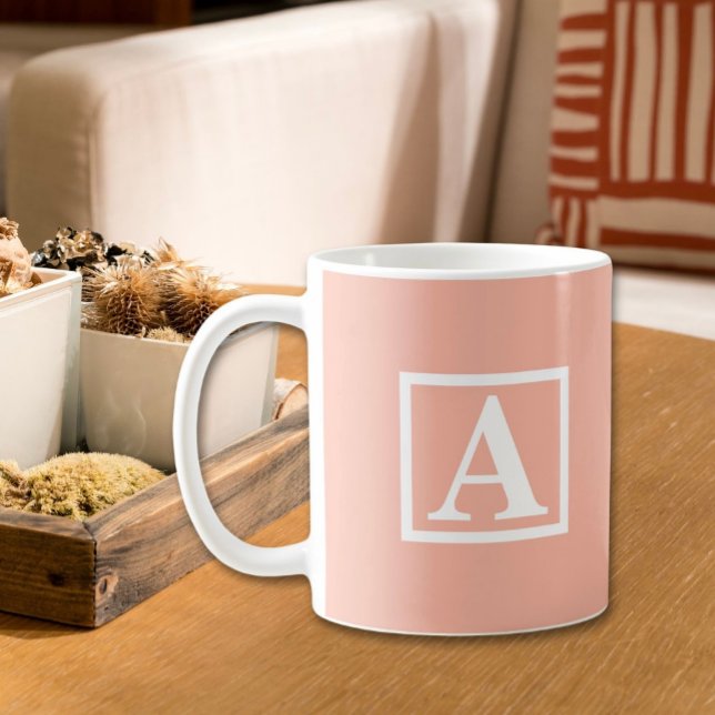 Peach & White Anfangsbuchstabe Kaffeetasse (Von Creator hochgeladen)