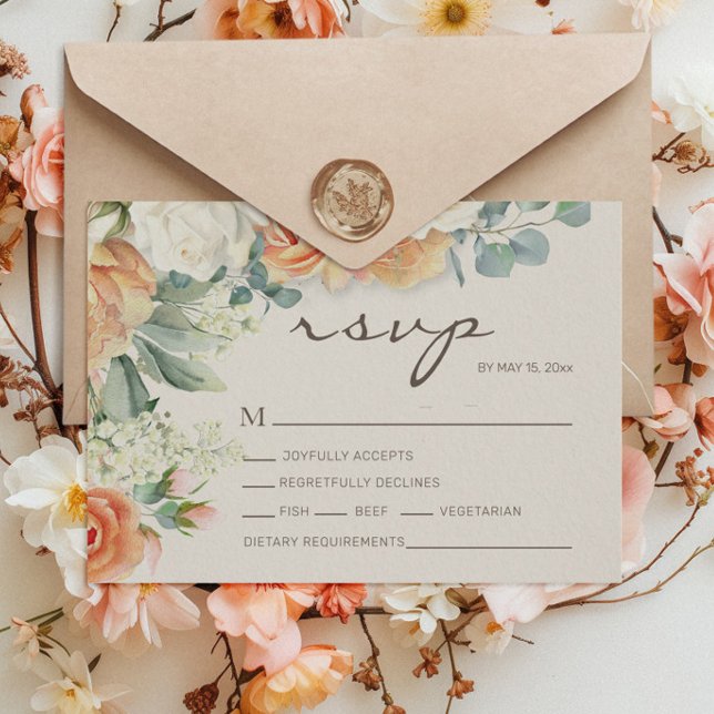 Peach White Watercolor Floral Eukalyptus Wedding RSVP Karte (Peach and cream-colored watercolor floral wedding RSVP card)