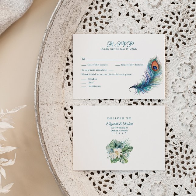 Peacock Feather Tropical Blume Hochzeit RSVP Card Dankeskarte (Peacock Feather Tropical Flowers Wedding RSVP Card on a neutral boho plate.)