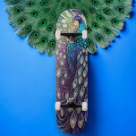 Peacock Plumage Skateboard<br><div class="desc">Ob Sie begeisterter Skateboarder sind oder einfach die natürliche Schönheit des Pfaues schätzen, dieses Skateboard ist ein Muss. Es ist auch ein nachdenkliches Geschenk für diejenigen, die die Eleganz und Gnade dieses herrlichen Vogels bewundern.</div>