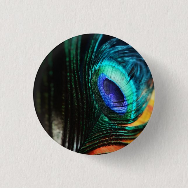 Peakcock Feather up nah und Personal Button (Vorderseite)