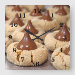 Peanut Butter Blossom Cookies Quadratische Wanduhr