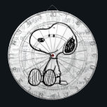 PEANUTS | Snoopie auf Schwarz-weißen Comicen Dartscheibe<br><div class="desc">Dieses Kunstwerk zeigt Snoopy sitzend auf dem Hintergrund von schwarz-weiß Charles M. Schulz Comic Streifen.</div>