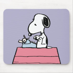 Peanuts   Snoopy an der Schreibmaschine Mousepad