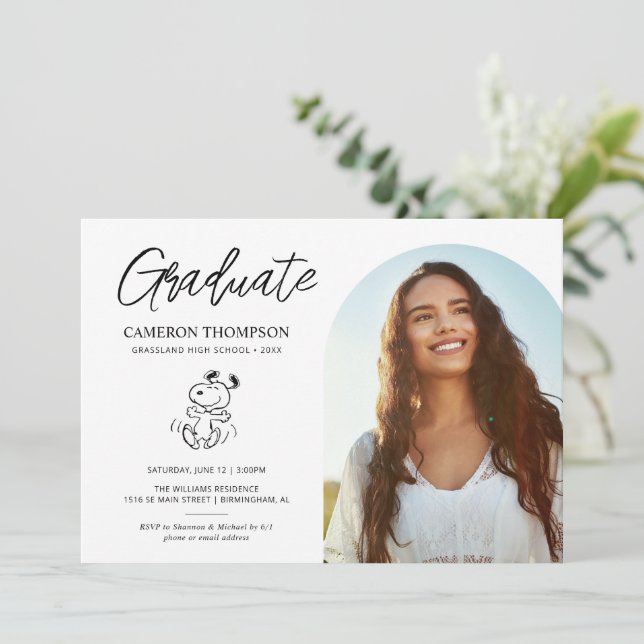 Peanuts Snoopy | Partei für den Schulabschluss Einladung (Stehend Vorderseite)