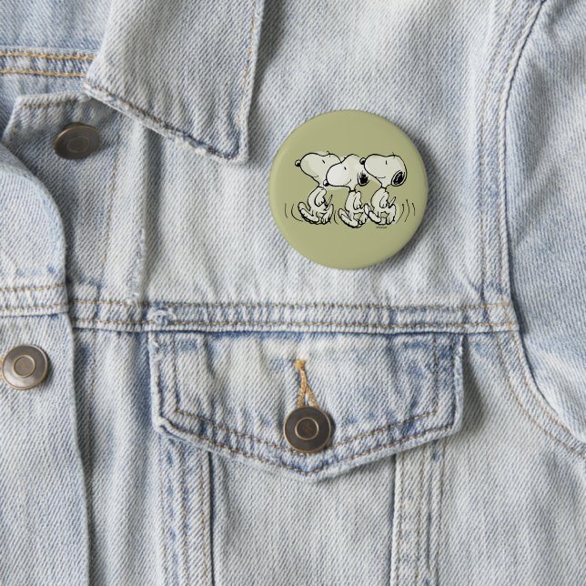 Peanuts | Snoopy stolziert Button (Beispiel)