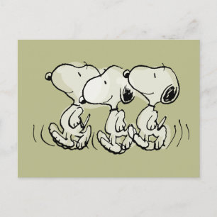 Peanuts   Snoopy stolziert Postkarte