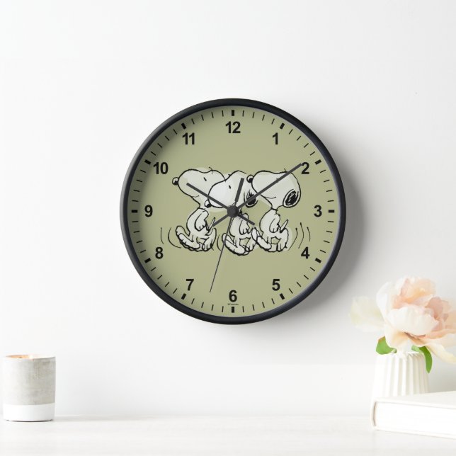 Peanuts | Snoopy stolziert Uhr (Zuhause)