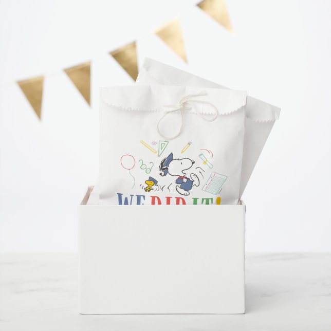 Peanuts Snoopy Woodstock We Did It Graduation Cap Geschenktütchen (Party)
