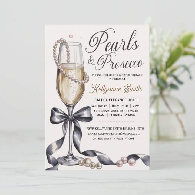 Pearls and Prosecco Black Bow Bridal Shower  Einladung (Stehend Vorderseite)