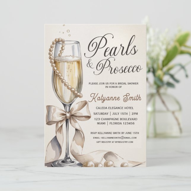 Pearls and Prosecco White Bow Bridal Shower  Einladung (Stehend Vorderseite)