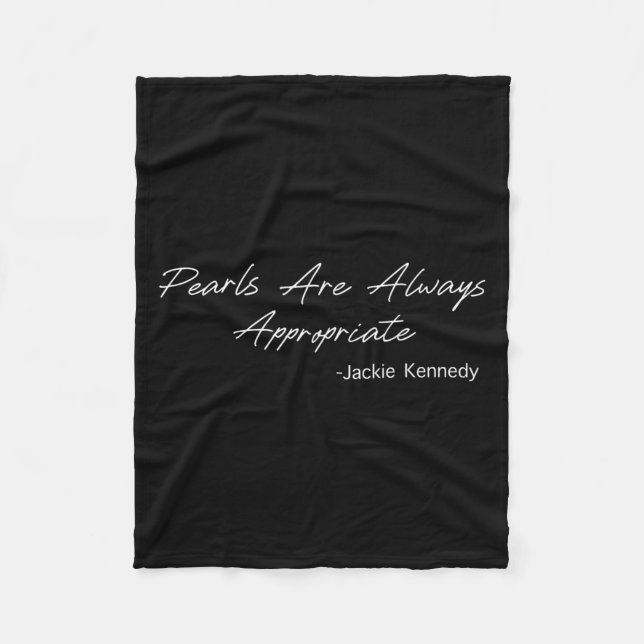 Pearls Are Always Appropriate  Fleecedecke (Vorderseite)