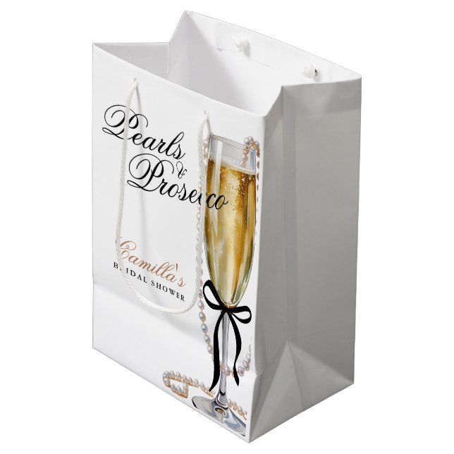 Pearls & Prosecco Black Bow Brautparty Mittlere Geschenktüte (Vorderseite Schrägansicht)