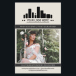 Pearly White Holzkohlefotograf Logo Big Foto Flyer<br><div class="desc">Offweiße Marketing-Flyer für einen beruflichen Fotografen personalisiert mit einem großen Foto, Logo, Kontaktinformationen auf einer Seite, und benutzerdefinierten Text, mehr Fotos und Profil-Foto in einem charmanten, sauberen Holzkohle schwarz und Perlweiß Design. Feminine und schicke berufliche Fotografie Flyer in einem sauberen Design mit einer gedämpften schwarzen Akzent-Farbe und ein charmantes Drehbuch...</div>