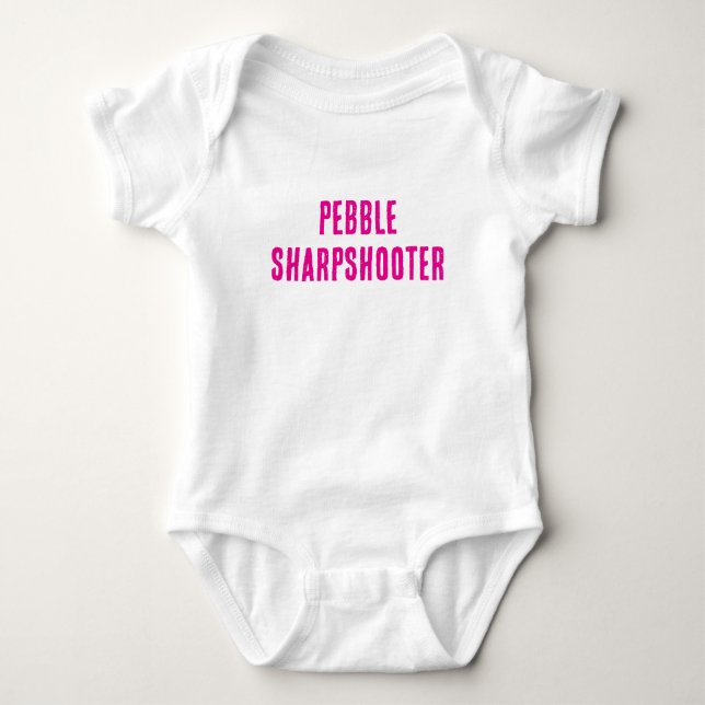 Pebble Sharpshooter - Baby Strampler (Vorderseite)