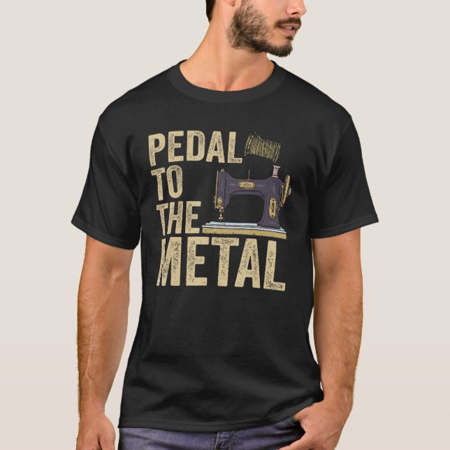 Pedal To The Metal Quilting Women Men  Sewing Mach T-Shirt (Vorderseite)