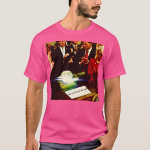 Pee wird in den Ballen aufbewahrt T-Shirt