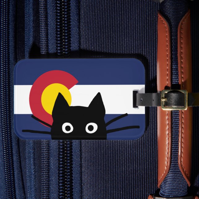 Peeking Black Cat Colorado Flag Gepäckanhänger (Vorderseite Insitu 4)