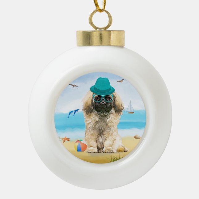 Pekingese Dog on Beach Keramik Kugel-Ornament (Vorderseite)