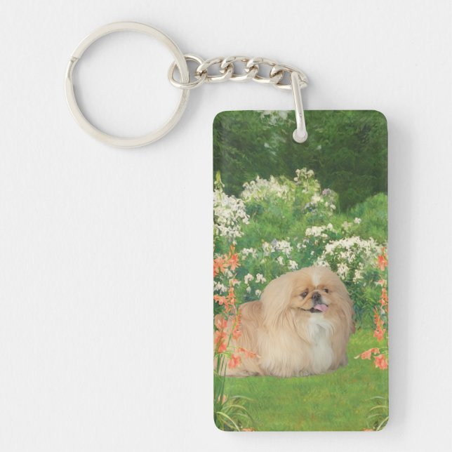 Pekingese im Garten Schlüsselanhänger (Vorderseite)