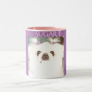 Pekingese Kaffeetasse in lila und rosa.