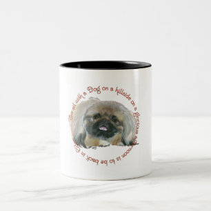 Pekingese-Weisheit - Mit einem Hund auf einem Hüge Zweifarbige Tasse