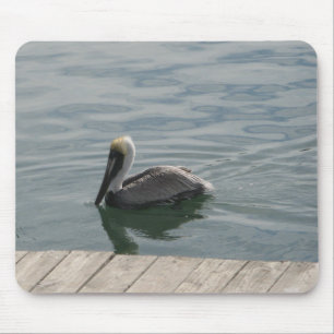 Pelican Swiming im Wasser Mousepad