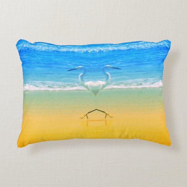 Pelicans Love On The Beach  Dekokissen (Vorderseite)