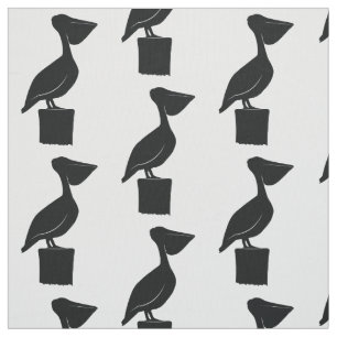 Pelikan auf einem Posten in der Silhouette Stoff