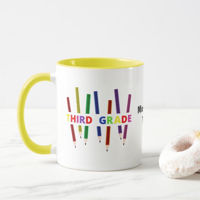 Pencils Third Grade Customizable Teacher Tasse (Mit Donut)