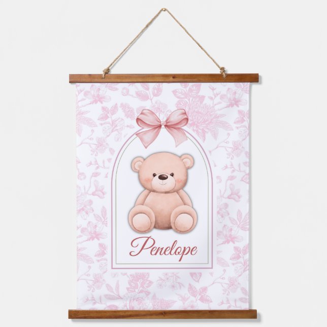 Penelope | Benutzerdefiniertes rosa Teddy-Bär-Kind Wandteppich Mit Holzrahmen (Vorderseite)