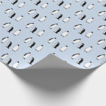 Penguin Bird Blue Arctic Animal Polar Winter Geschenkpapier<br><div class="desc">Wiederholtes Muster von schwarz-weißen Pinguinvögeln auf blassblauem Hintergrund.</div>