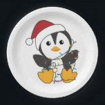 Penguin Christmas Snow Winter Animals Penguins Adu Pappteller<br><div class="desc">Der Pinguin für Weihnachten mit Feenlicht. Hübsche Tiere mit Geschenken und Schnee für den Urlaub. Auch lustig für Weihnachten im Juli. Pinguine sind niedliche Tiere und perfekt zu Weihnachten.</div>