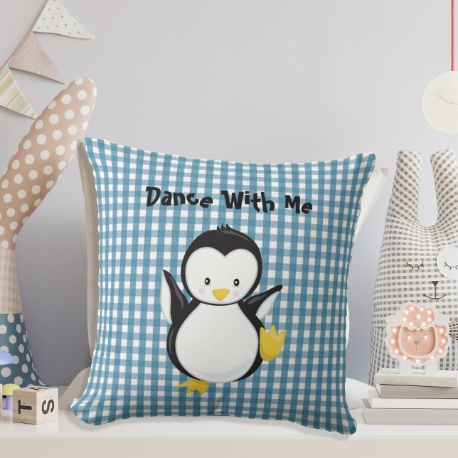 Penguin Dancing Blue Kariert Gingham Personalisier Kissen (Von Creator hochgeladen)