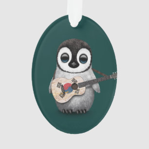 Penguin, der die südkoreanische Flaggen-Gitarre Ornament