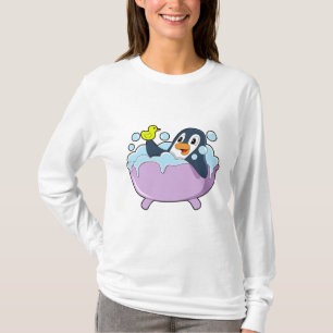 Penguin in der Badewanne mit Duck T-Shirt