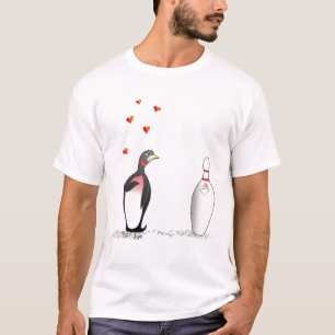 Penguin in der Liebe mit Bowlings-Button T-Shirt