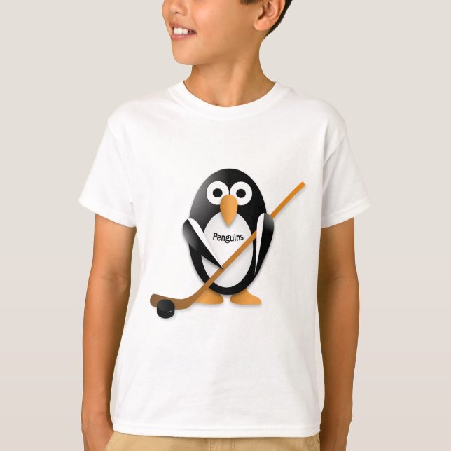 Penguin mit Hockeystick T-Shirt (Vorderseite)