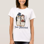 Penguin Wedding T-Shirt<br><div class="desc">Dieses niedliche Pinguin-Paar ist bereit für ihren Hochzeitstag. Er sieht elegant in seinem Tophat aus, und sie ist süß in ihrer Rose mit einem Bridalschleier. Lady Pinguin hat einen hübschen Strauß an rote Rosen.</div>